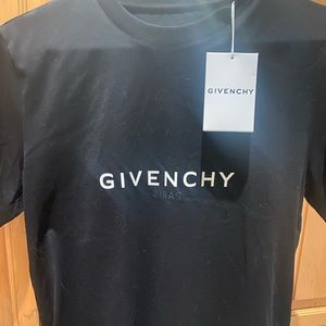 GIVENCHY black Tshirt